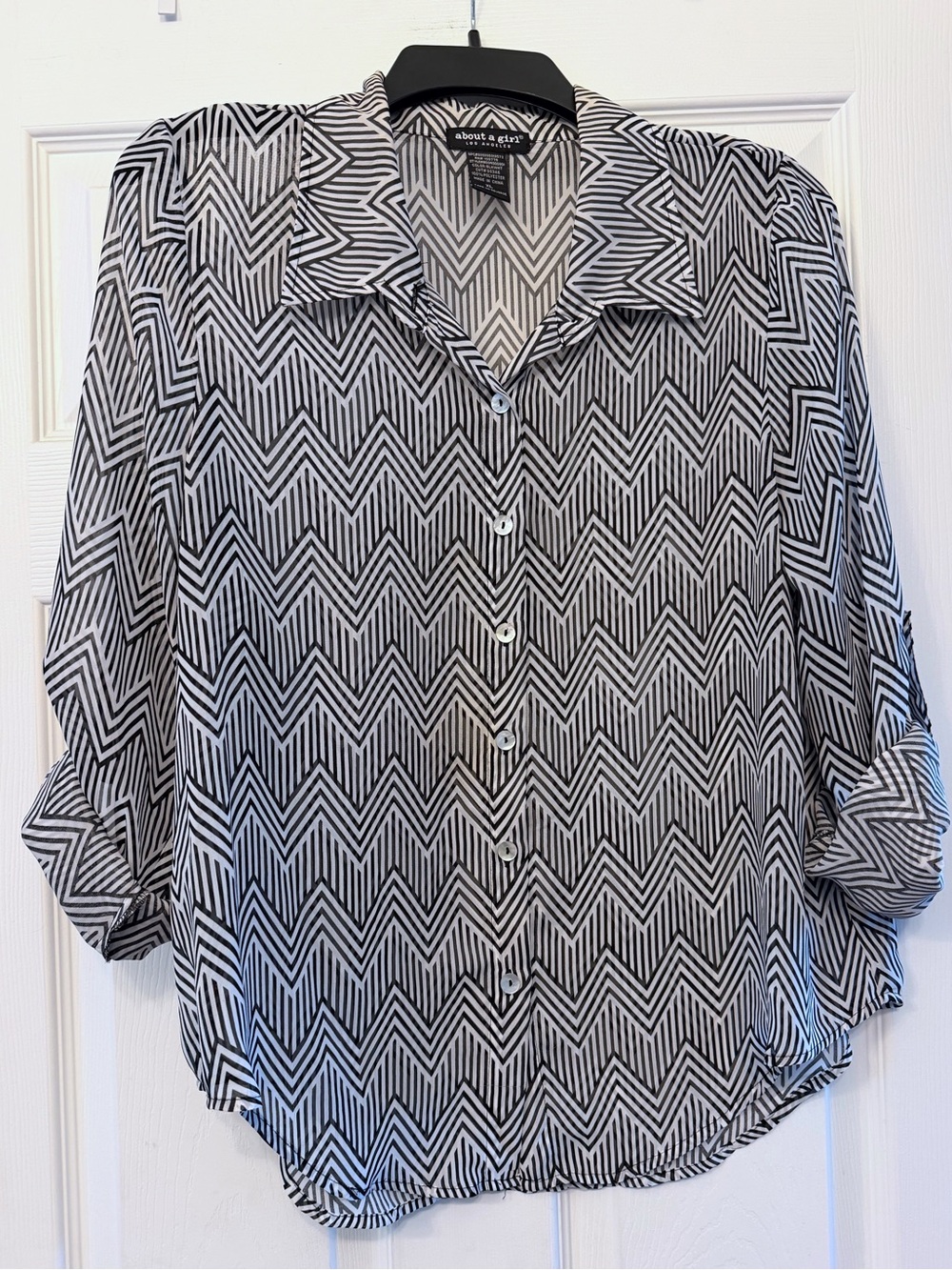 About A Girl Black & White Chevron-Stripe Button Down Blouse
